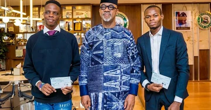 Education: Abiodun Appoints Two Best Unilag Graduates As Education Ambassadors, Gifts Them N20m