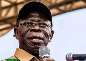 Oshiomhole, Air Peace Incident: FG Launches Investigation Into Airport Altercation