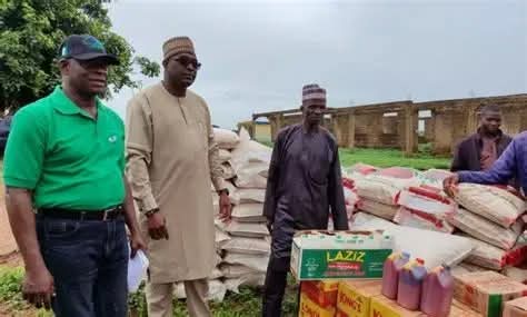 North South Power Foundation Donates Food to IDPs